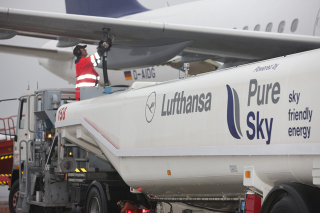 Lufthansa lance les premiers vols commerciaux à base de biocarburant