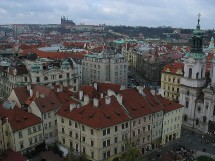 Prague, comme ses consoeurs de l'Est font grise mine en mai...