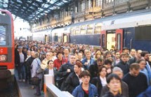 Selon les prévisions de la SNCF diffusées hier, il ne faudra guère compter que  sur un train sur trois environ et 25 à 35% des RER et Transilien.