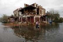 Extrapolant sur l’improbable remise en état de la métropole de Louisiane d’ici à la fin du dernier trimestre 2005, les TO proposent des reports sur d’autres destinations ou plus simplement un détour sur d’autres villes et états.