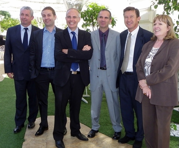 Bras croisé au centre Patrick Malvar, directeur commercial France British Airways entouré de son équipe commerciale et de responsables à l’aéroport de Nice dont Pierre Butera, Christopher Beaumont, Jean Pierre Cochet et Jocelyn-Gram Petri /photo MB