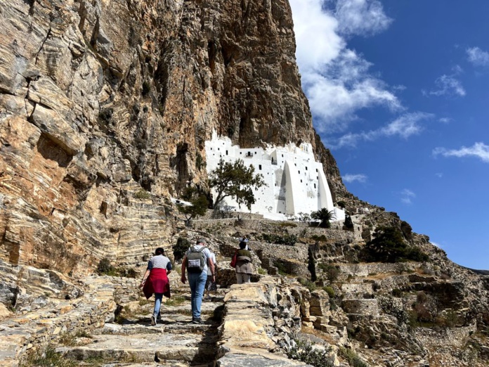 Pour arriver jusqu'au monastère semi-troglodytique Panagia Chozoviotissa sur l'île d'Amorgos, il faut avoir de bonnes jambes (©PB)