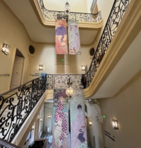 Des oeuvres japonisantes de Bonnard se découvrent en montant l'impressionnant escalier de l'Hôtel de Caumont (©PB)