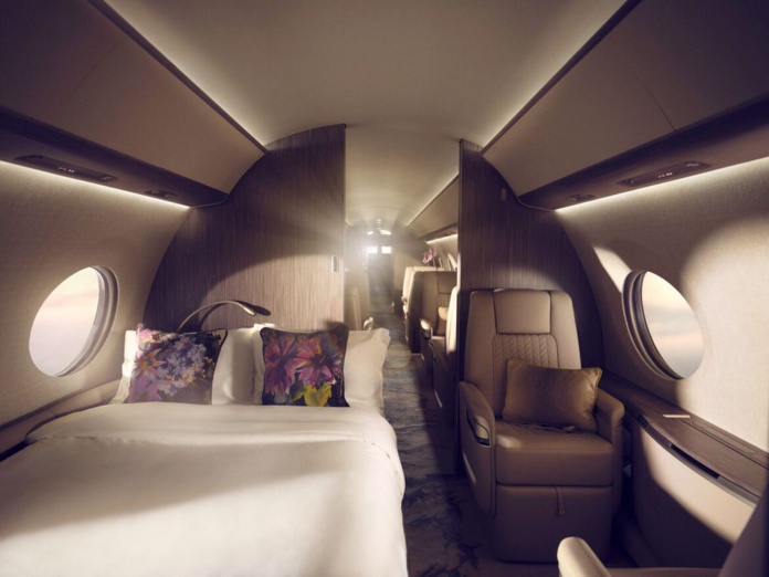 A l'arrière, une cabine privée dotée d'un lit fixe permanent (©Qatar Executive)