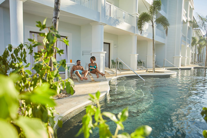 Junior Suite Deluxe Swim Up au Bahia Principe Luxury Esmeralda, occupation maximale 3 adultes + 1 enfant © Bahia Principe Hotels & Resorts