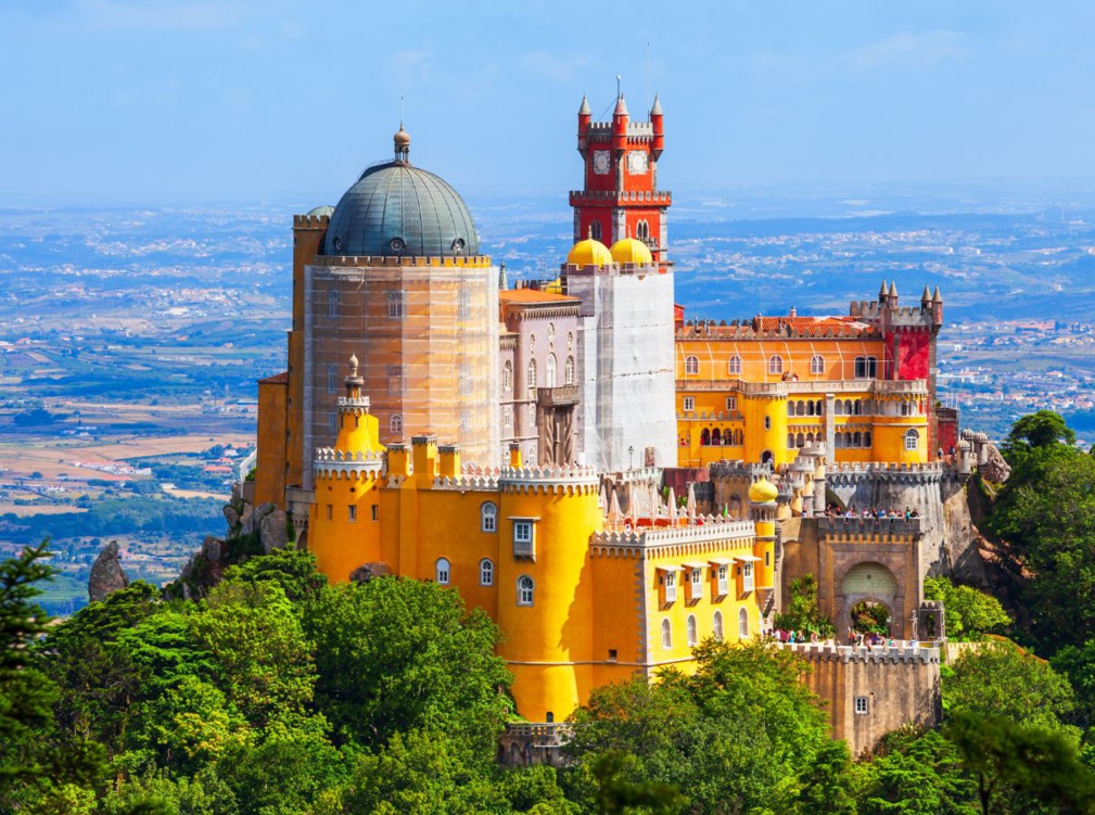 Le palais national de Pena, un trésor dressé sur les collines de Sintra.