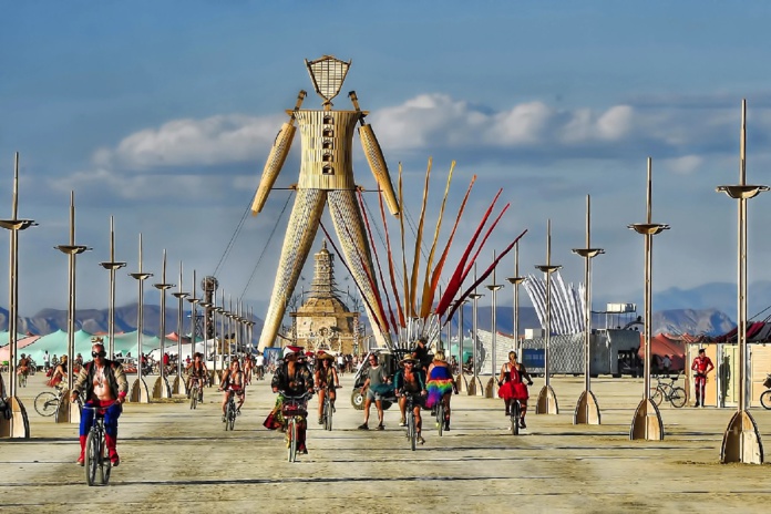 Au royaume de l’innovation, les véritables nouveautés proviennent de toutes sortes de concepts éphémères et récurrents, connus sous le terme de « Wellens évents » ou « wellness festivals ». - Photo Burning Man.org Andrew Wyatt