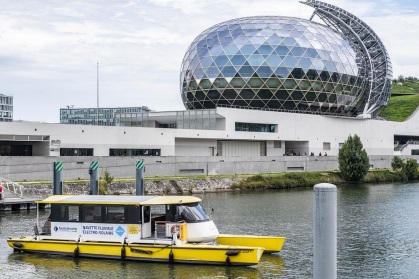 Le catamaran électro-solaire du Département des Hauts-de-Seine. © CD92 / Julia Brechler