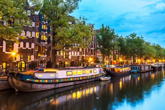 Tourisme urbain : les canaux d'Amsterdam la nuit - Depositphotos.com Auteur bloodua