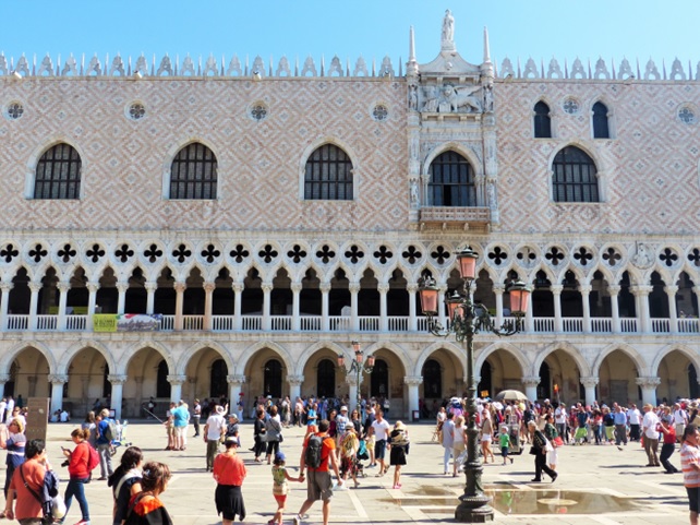 Place Saint Marc. Venise. Photo Josette Sicsic