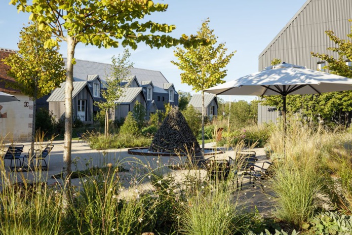 Les chambres sont installées dans des constructions nouvelles, éco-conçues (© Eric Sander/Domaine de Chaumont)