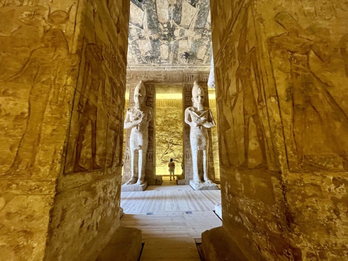 Intérieur des temples d'Abou Simbel creusés dans la roche sous une montagne (©PB)