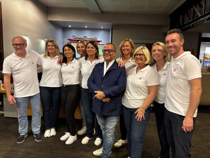 L'équipe commerciale de Kuoni avec le directeur Emmanuel Foiry - ©AméliaBrille