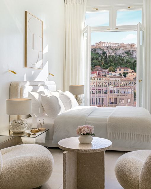 Une chambre avec vue sur l'Acropople d'Athènes de The Dolli (©Grecotel The Dolli)