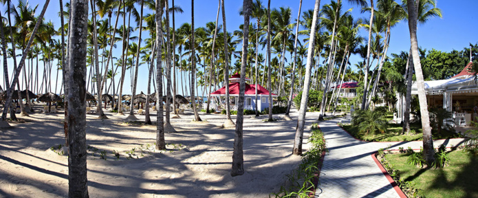 Une grande plage tranquille qui vous invite à vous détendre et à passer des journées inoubliables avec vos proches vous attend à La Romana © Bahia Principe Hotels & Resorts