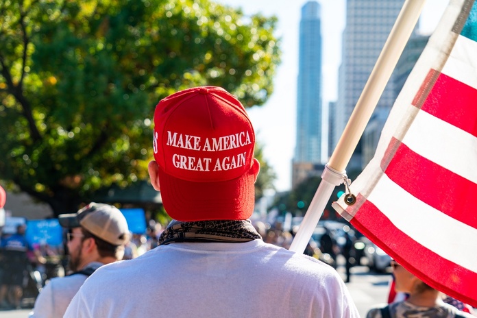 En proie à une frénésie de croissance, n’oublions pas que Trump 2, tient vraiment à tenir les promesses de son slogan : Make America Great Again - Depositphotos.com BryanRoschetzky3@gmail.com