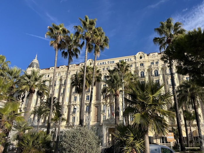 Le Carlton Cannes, un hotel iconique d'une Croisette rendue célèbre par le festival du film (@PB)