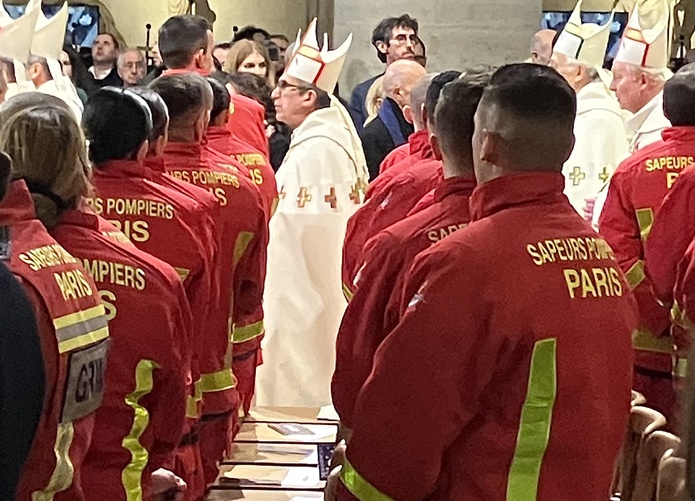 Les pompiers ont été ovationnés. @T.Beaurepère