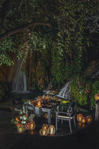 Dîner romantique au bord de la cascade © Avana Retreat