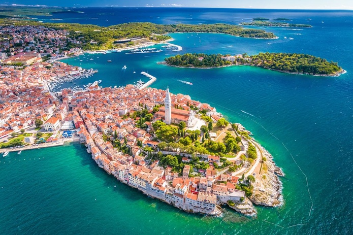 Blottie sur une presqu'île, la vieille ville de Rovinj est l'un des plus beaux sites d'Istrie (©Deposit Photos)