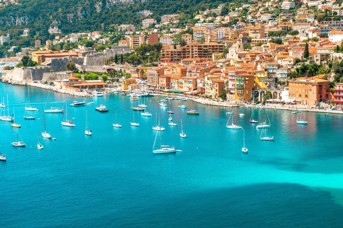 Nice veut interdire les bateaux de croisière dès juillet. La rade de Villefranche sur Mer est aussi concernée par l'arrêté d'interdiction que veut prendre le maire de Nice. @Deposit Photos.