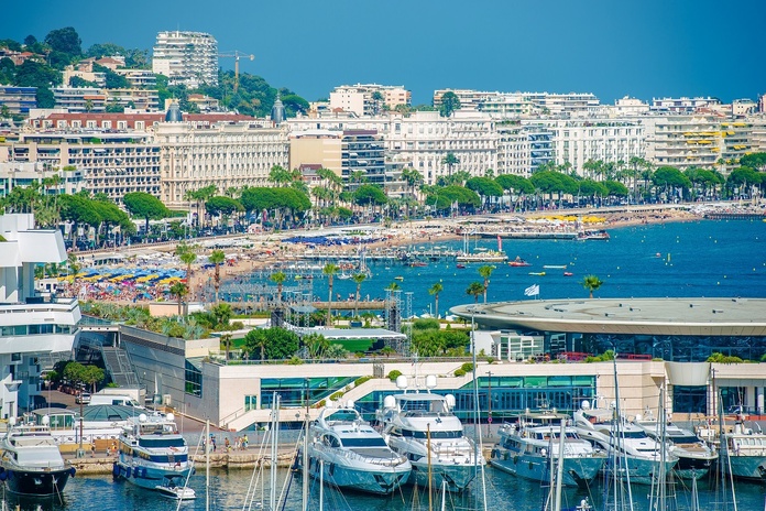 L’Hôtel Majestic Cannes dévoile sa nouvelle décoration - Photo : Depositphotos.com @welcomia