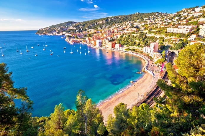 A Villefranche-sur-Mer, les restaurateurs s'inquiètent des conséquences économiques du rejet de certains bateaux de croisières - DepositPhotos.com, xbrchx