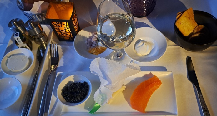 A bord de la Qsuite, les passagers ont la possibilité de savourer du caviar Oscietre - Photo Xavier Petit