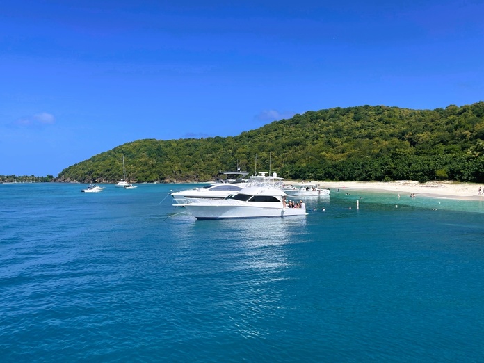 Porto Rico : les rivages de sable blanc et de palmiers des « Cayos » - Photo : C.Hardin