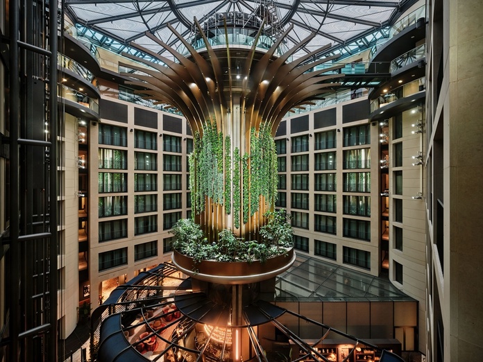 L'impressionnant Living Tree dans notre hall du Radisson Collection Hotel de Berlin - Crédit photo : Radisson