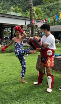 Initiation au Muay (boxe thaïlandaise). Photo : C.Hardin