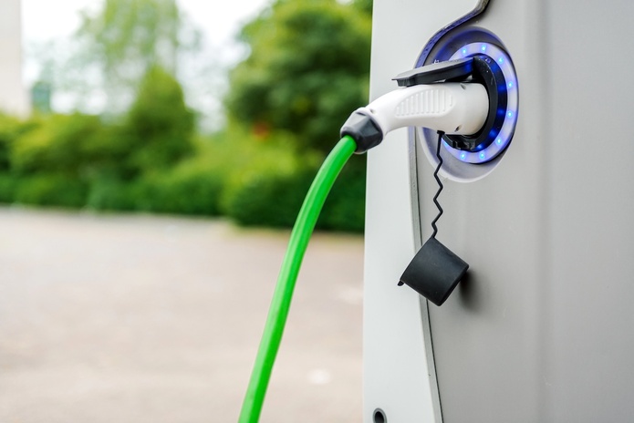 AccorInvest, s'associe à GreenYellow pour déployer des bornes de recharge - Depositphotos @amoklv