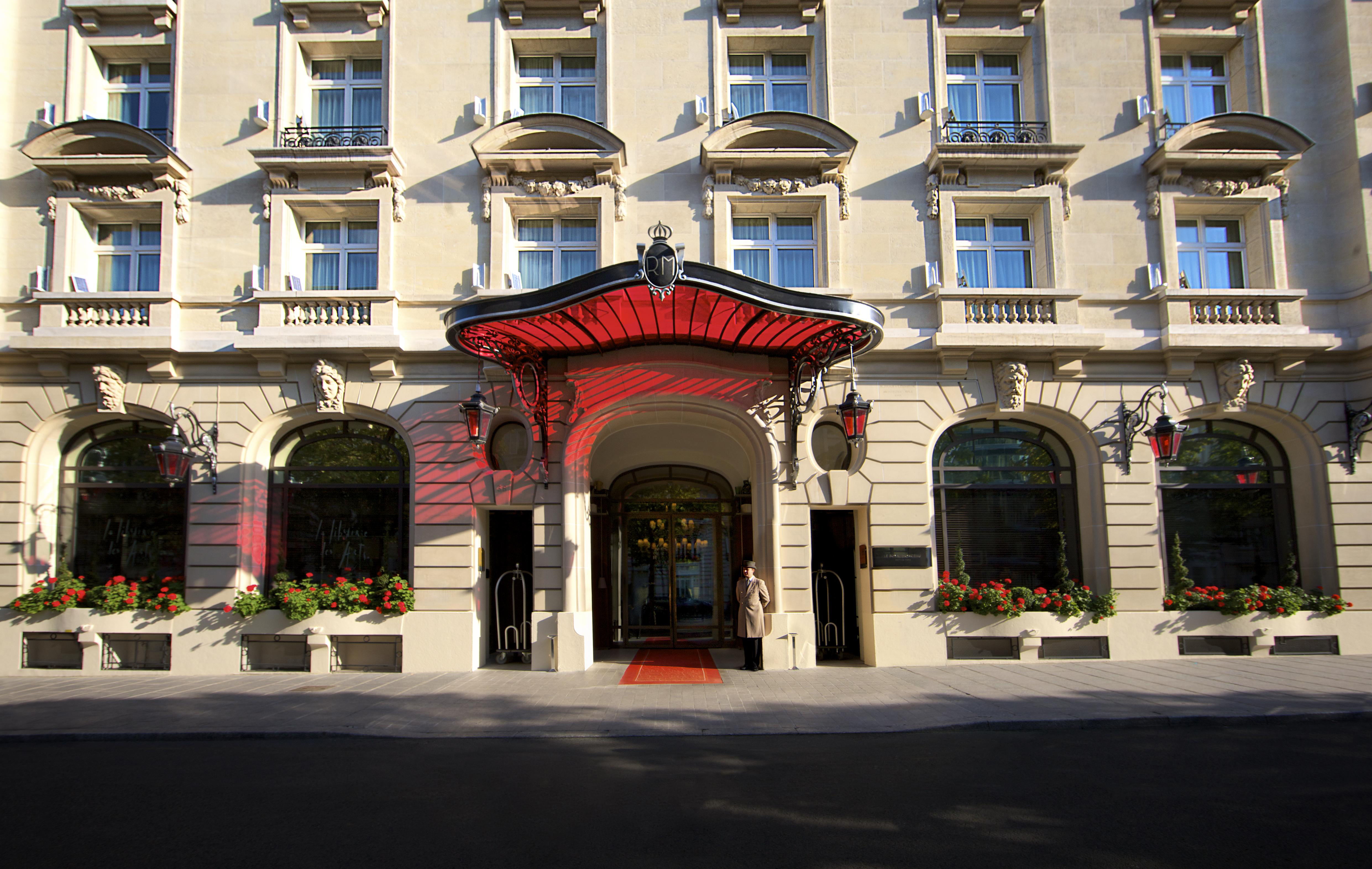 La façade du Royal Monceau-Raffles Paris, sur l'avenue Hoche, non loin de la place de l'Etoile (@Royal Monceau)