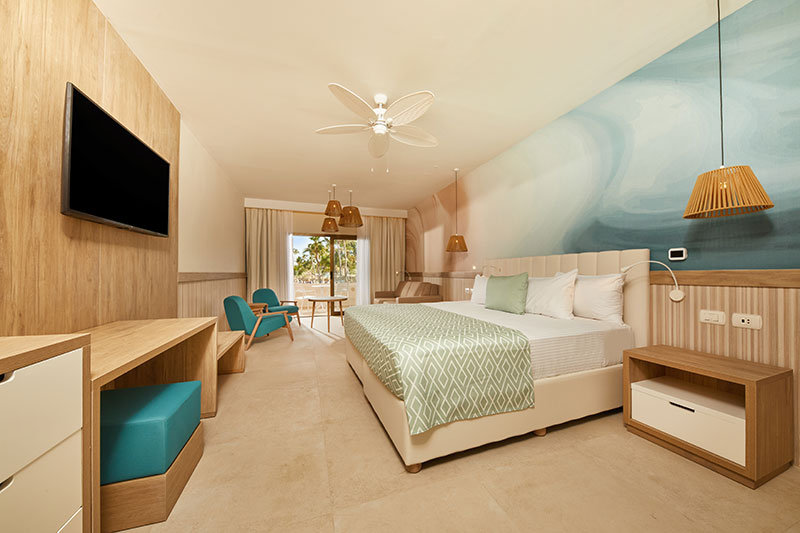 Junior Suite Premium au Bahia Principe Grand Punta Cana / Bavaro avec 1 lit king-size (ou 2 lits full-size) et un canapé-lit  © Bahia Principe Hotels & Resorts