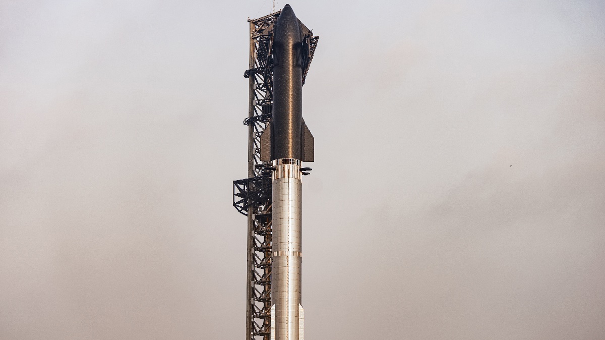 Space X, Starship : Après le décollage de la fusée Super Heavy et sa séparation, celle-ci a réussi à faire un amerrissage contrôlé lors de son retour sur Terre.  - Photo Space X sur X