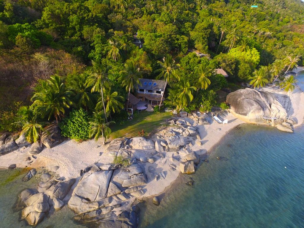 Des villas entre plage paradisiaque et végétation luxuriante (©SOWK)