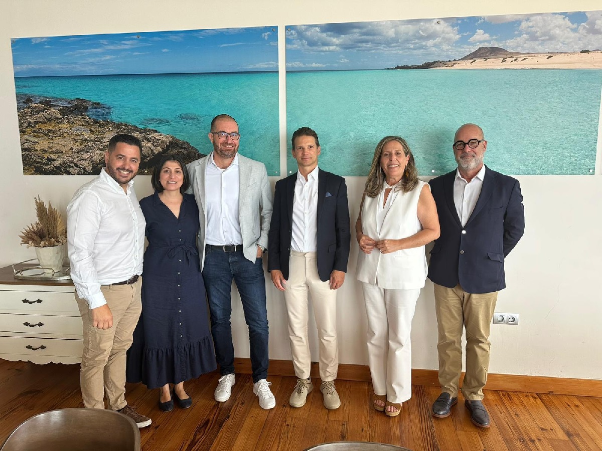 Peter Krueger, PDG de Holiday Experiences (TUI Group)  avec Marlene Figueroa Martin, conseillère déléguée au tourisme de Fuerteventura