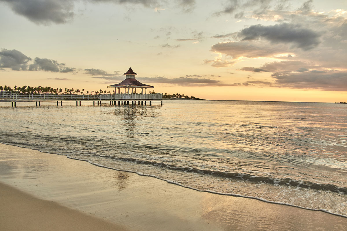 La plage de La Romana de larges baies et de fabuleux couchers de soleil © Bahia Principe Hotels & Resorts