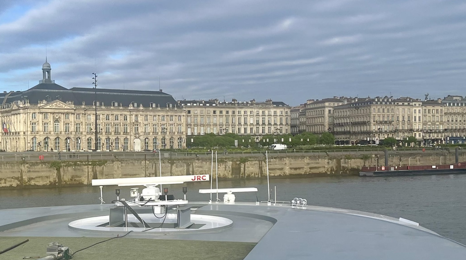 A Bordeaux, les bateaux de croisières sont ammarés devant la place des Quinconces @LG