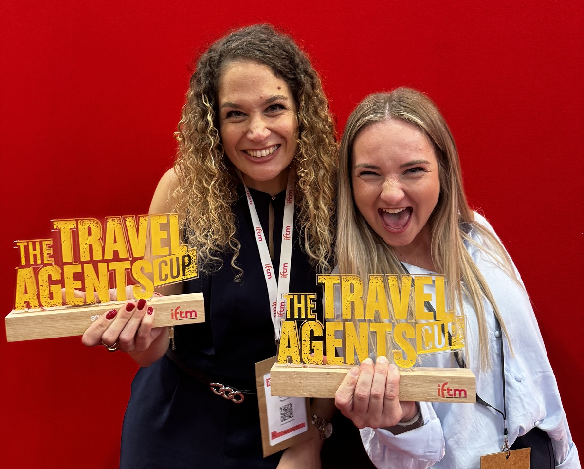 Meilleure agent de voyages de France : Marjorie Payot (à gauche)  et Noémie Warie (à droite) respectivement 3e et 1er de la Travel Agens Cup 2024 - Photo TUI France