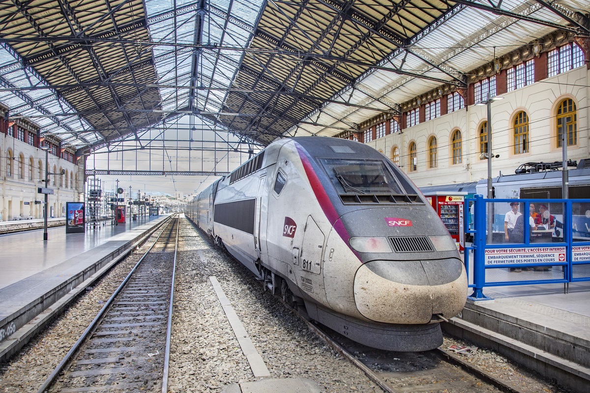 SNCF Billets de train Noël : quelles sont les astuces pour réserver au meilleur prix ? Depositphotos.com Auteur Hackman