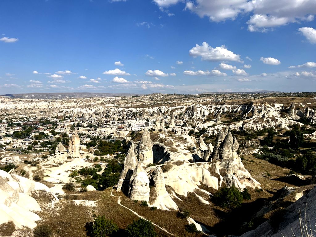 Troglodytes de Cappadoce : Avec le temps, l'eau et le vent ont sculpté dans la roche tendre des milliers d’insolites cônes rocheux (©PB)