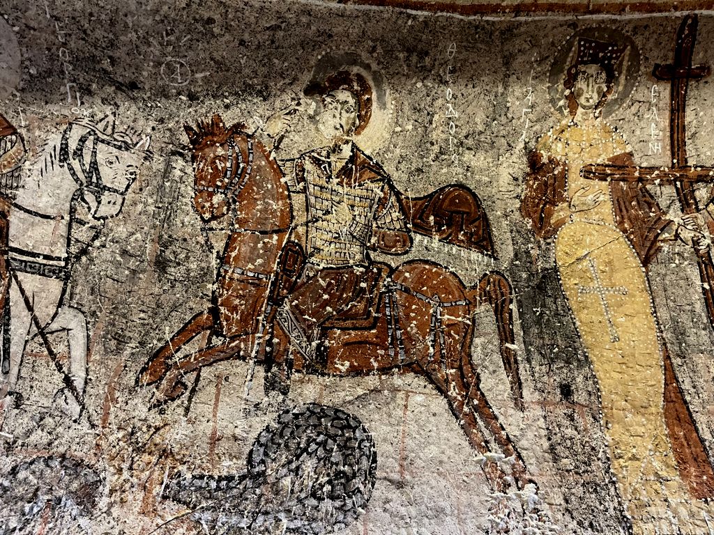 Dans l’église dite du Serpent, une fresque évoque Saint Georges se battant contre un dragon (©PB)