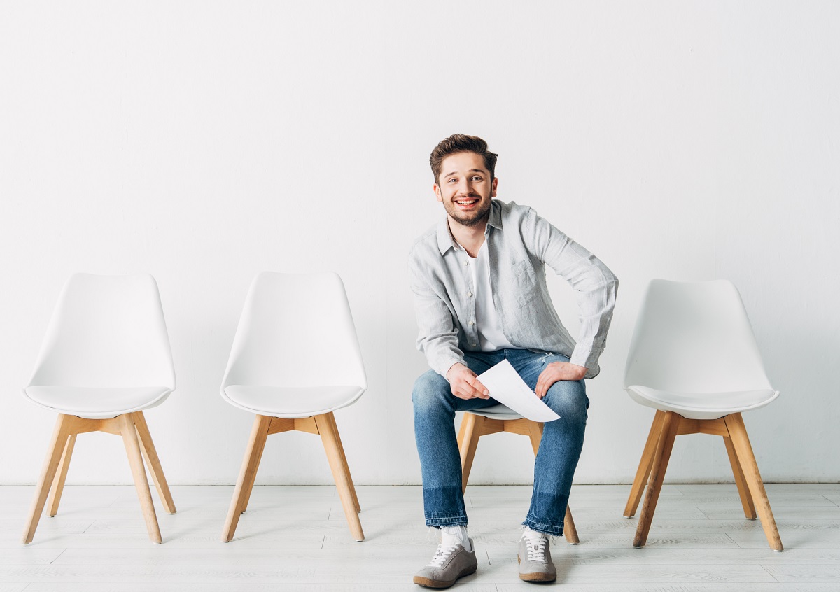 Les candidats évaluent attentivement des éléments tels que le salaire, les avantages sociaux, le type de travail proposé et l'environnement de travail perçu - Depositphotos.com  Auteur AndrewLozovyi