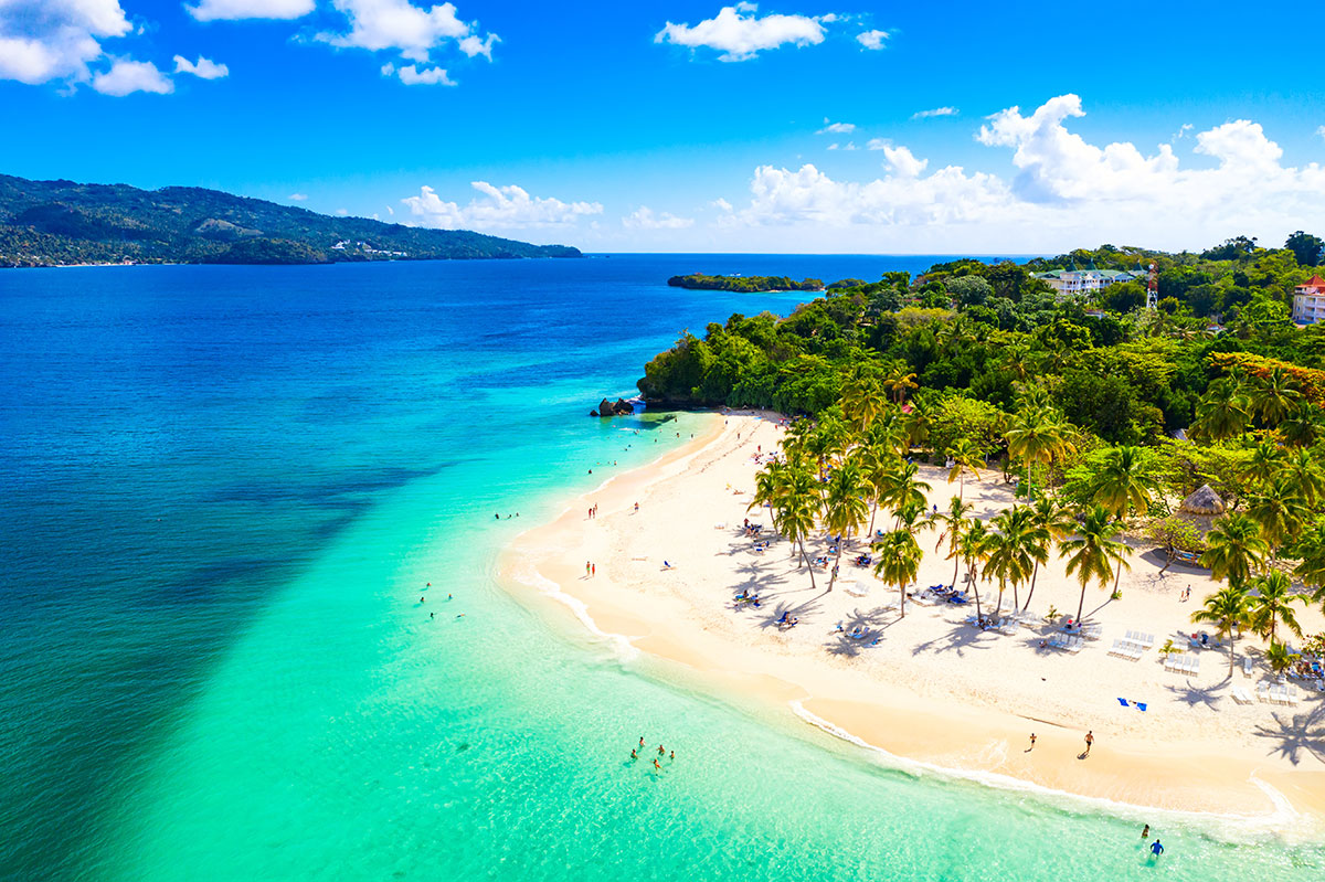 Plage de Samaná, en République Dominicaine © Adobe Stock