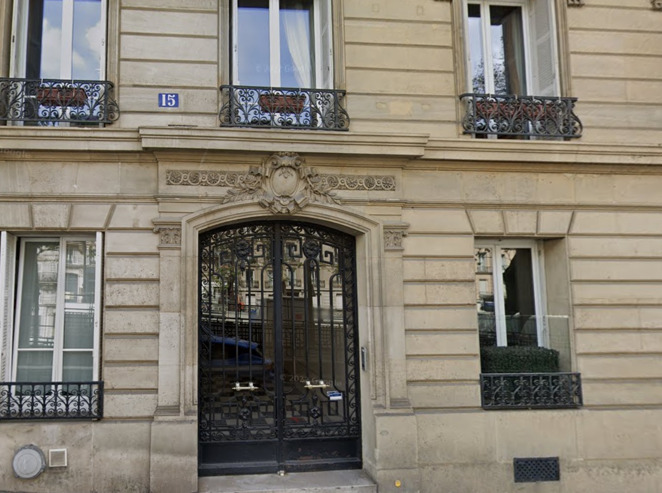 L'entrée de l'immeuble du 15 avenue Carnot à Paris où se trouve les locaux de l'APST qui va déménager en 2025 dans le 8e arrondissement de Paris - Photo GoogleMaps