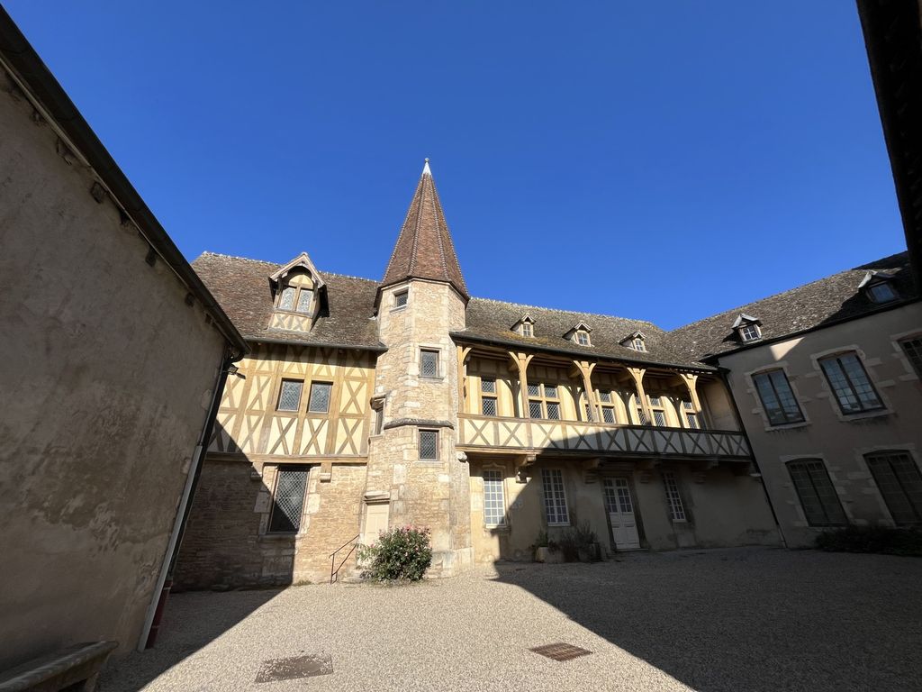 Cette demeure construite du XIV au XVIe fut l'hôtel des ducs de Bourgogne puis le logis des rois de France, avant d'abriter le musée des vins de Bourgogne (©PB)