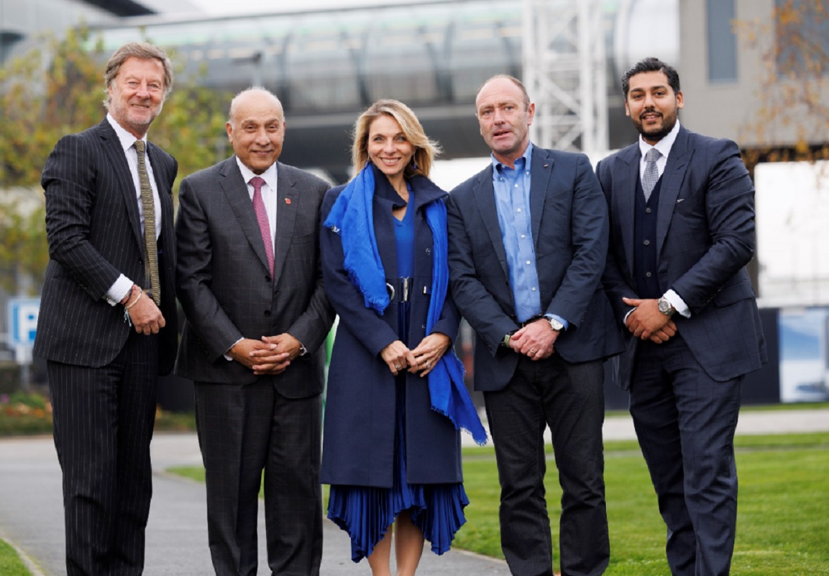 Sébastien Bazin, Président-Directeur général Groupe Accor, Surinder Arora, Fondateur et Président du Groupe Arora, Maud Bailly, Directrice générale de Sofitel, Sofitel Legend, MGallery et Emblems, Kenny Jacobs, PDG de daa et Sanjay Arora, Directeur des opérations du Groupe Arora - Photo Accor