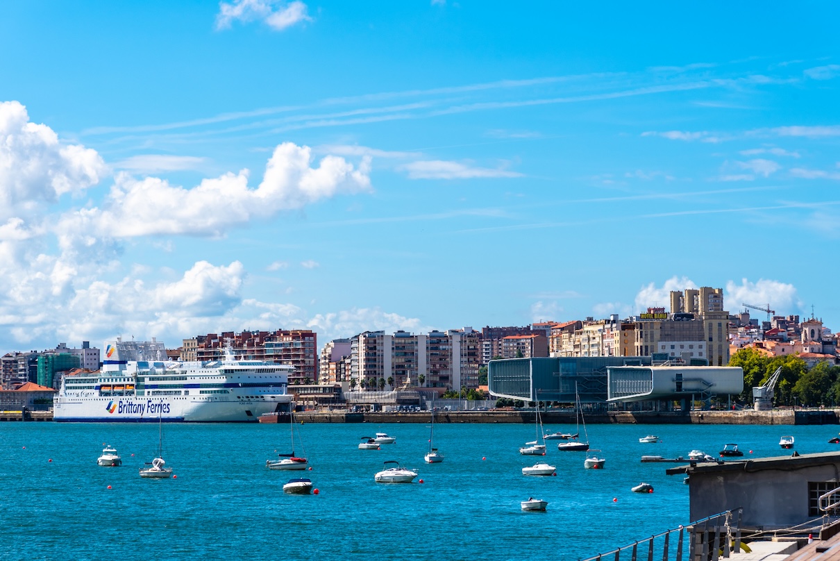 Une connectivité renforcée entre Guernesey et la France - Depositphotos @JJFarquitectos