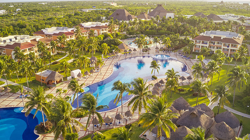 Dans le Bahia Principe Grand Coba, adultes et enfants peuvent s’amuser ensemble tout en profitant de leurs propres espaces, au cœur d’un magnifique cadre naturel © Bahia Principe Hotels & Resorts